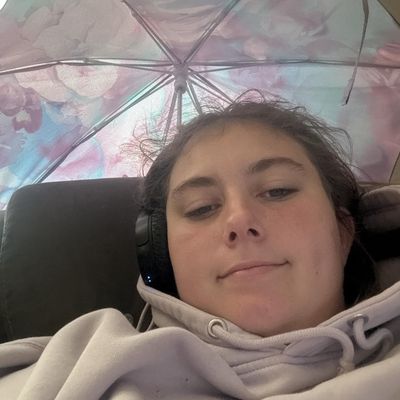 Kayla, 27