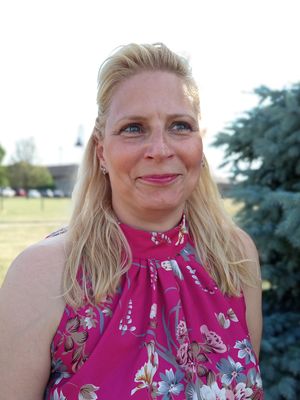 Veronica, 53