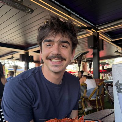 Luis, 21