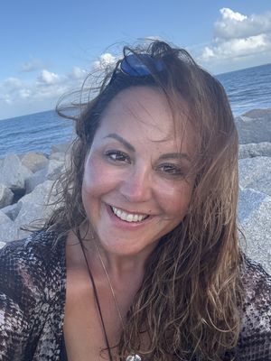 Ashley, 44
