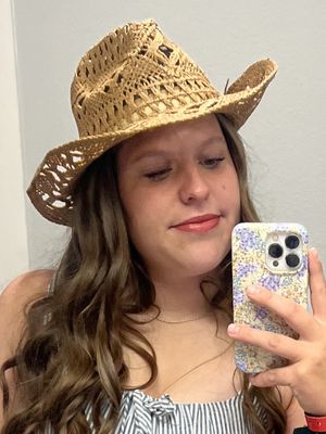 Danielle, 18