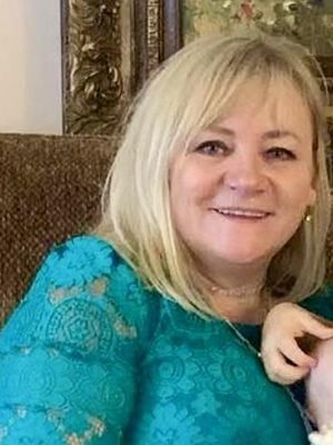 Dee, 60