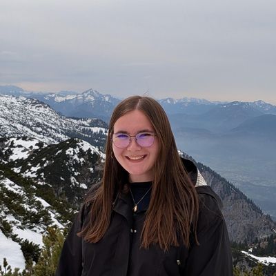 Maggie, 26