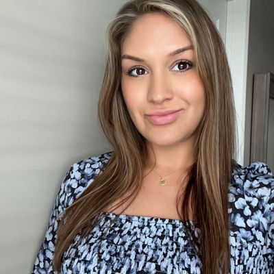 Julie, 33