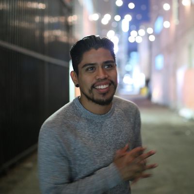 Luis, 32