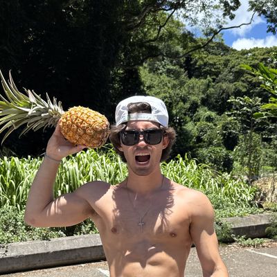 Maxwell, 22