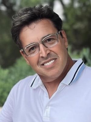 Stefano, 54