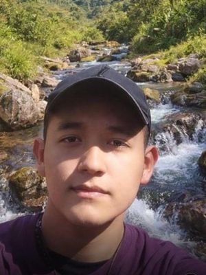 Esteban, 19