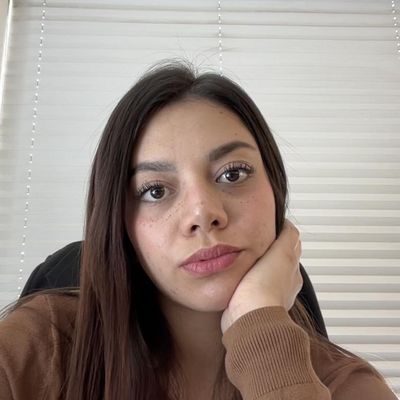 Valentina, 25
