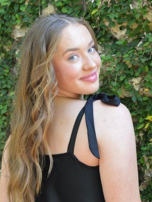 Madelyn, 18