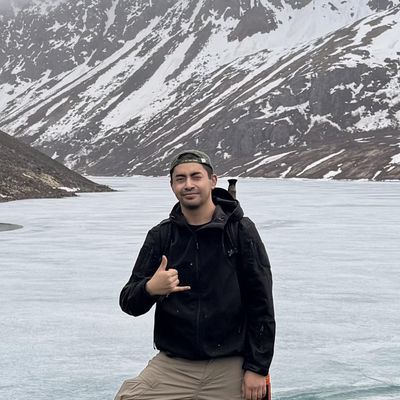 Sebastian, 27