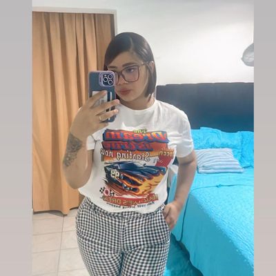 Daniela, 29