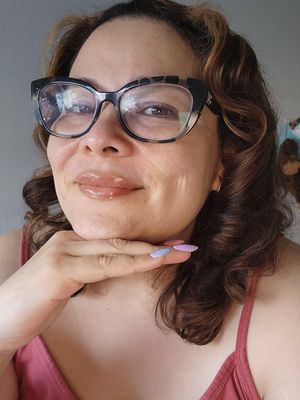 Sandra, 43