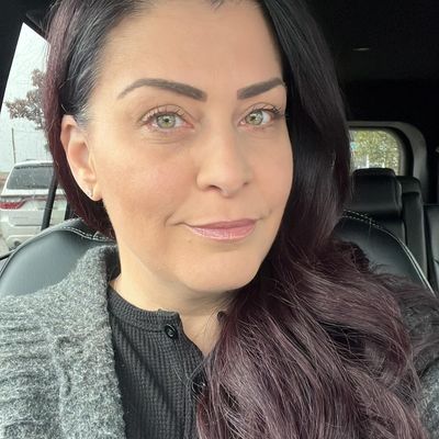 Nadia, 50
