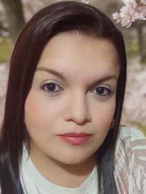 Evelyn, 43