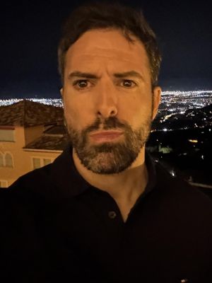 Alejandro, 43