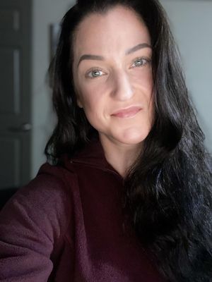 Claire, 34