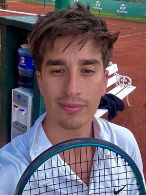 Tomas, 27
