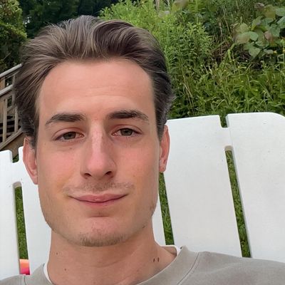 Daniel, 22