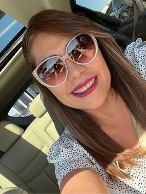 Claudia, 55