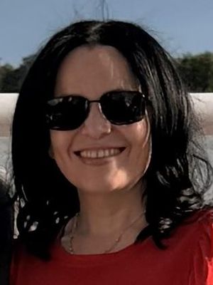 Lesly, 46