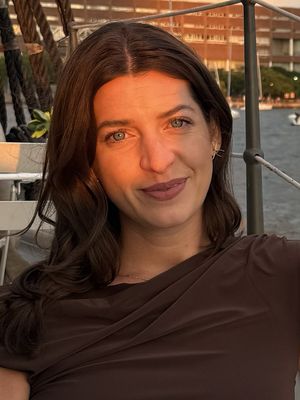 Samantha, 33