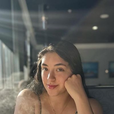 Melanie, 24