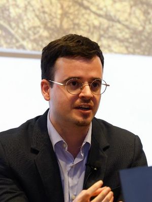Luis, 31