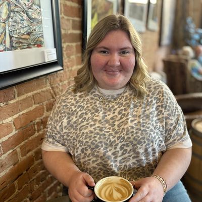 Claire, 24