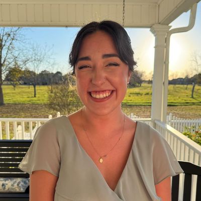 Olivia, 25