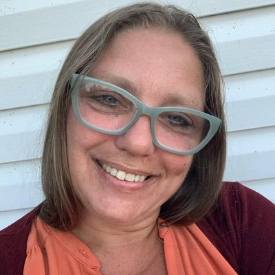 Anna, 37