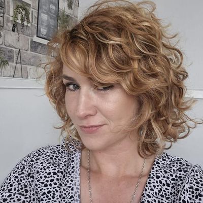 Magdalena, 35