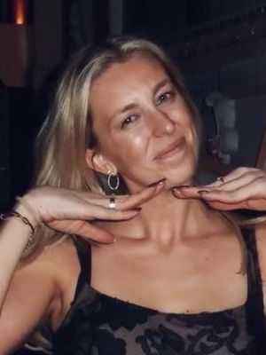 Caroline, 30
