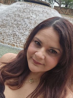 Leslie, 44