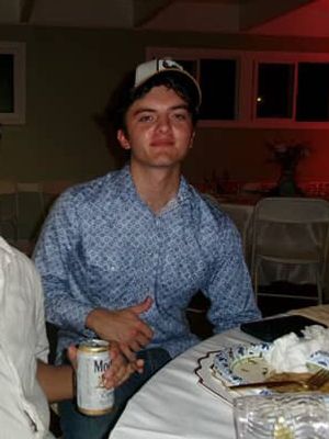 Maximiliano, 19