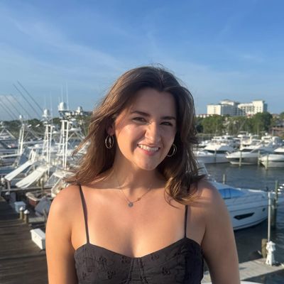 Eva, 23
