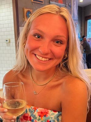 Lilly, 24