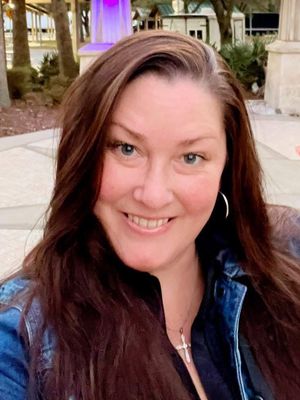 Cindy, 40