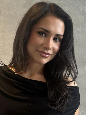 Alexa, 24