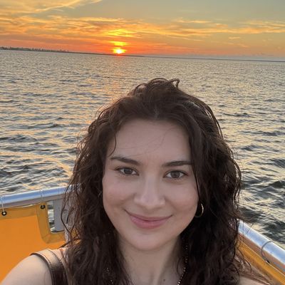 Alicia, 22
