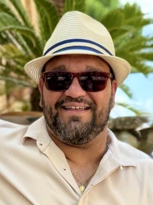 Alex, 38