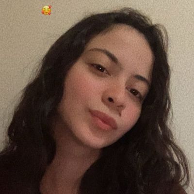 Andrea, 27