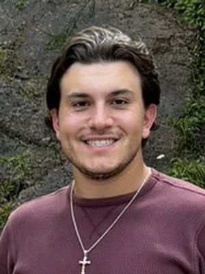 Antonio, 21