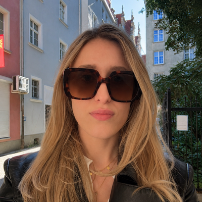 Monika, 28