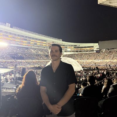 Joey, 28