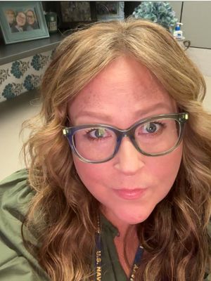 Joanne, 52