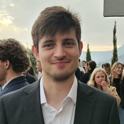 Klaus, 29
