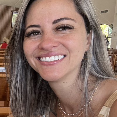 Gabriela, 40