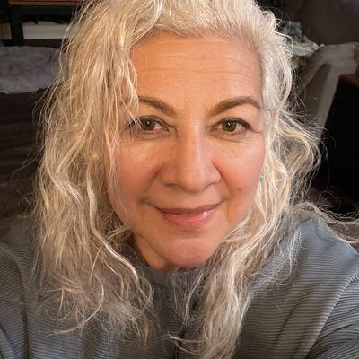 Juliana, 59