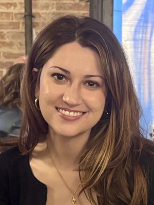 Cassie, 27